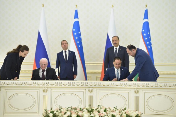 Подписание плана мероприятий деловых советов.jpg Подписание плана мероприятий деловых советов.jpg